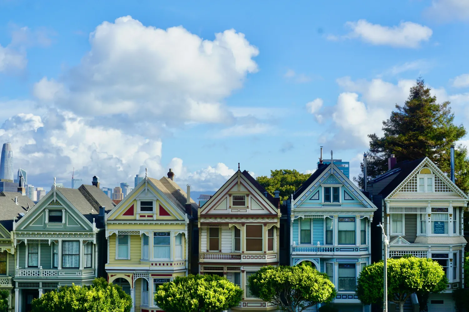 Impact of Neighborhood Factors on Homeowners' Insurance Expenses